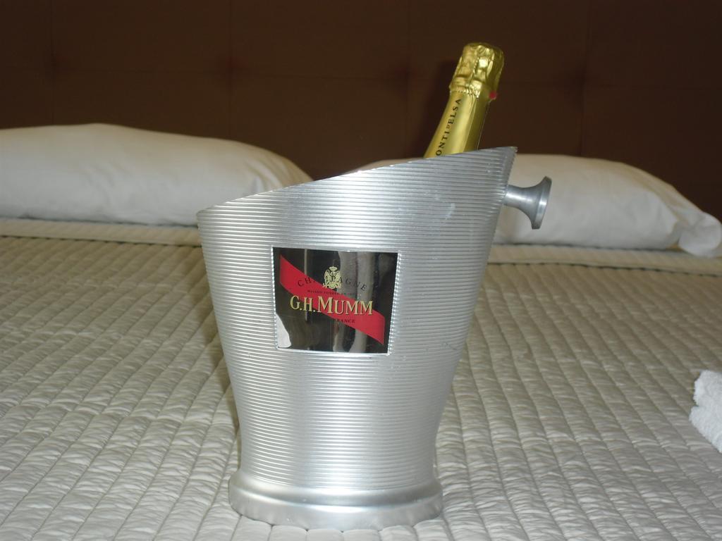 Luce Di Luna Luxury Suites Guest house *
